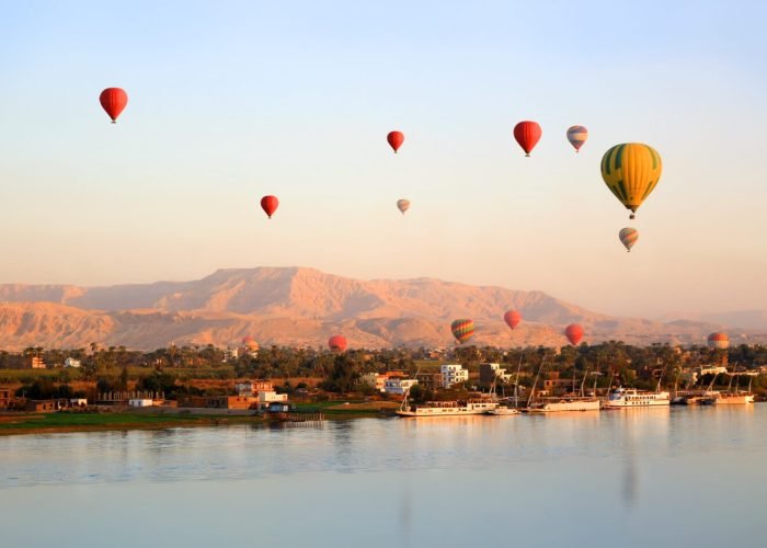 Foto Stupenda Di Una Mongolfiera Sulla Meravigliosa Citta Di Luxor