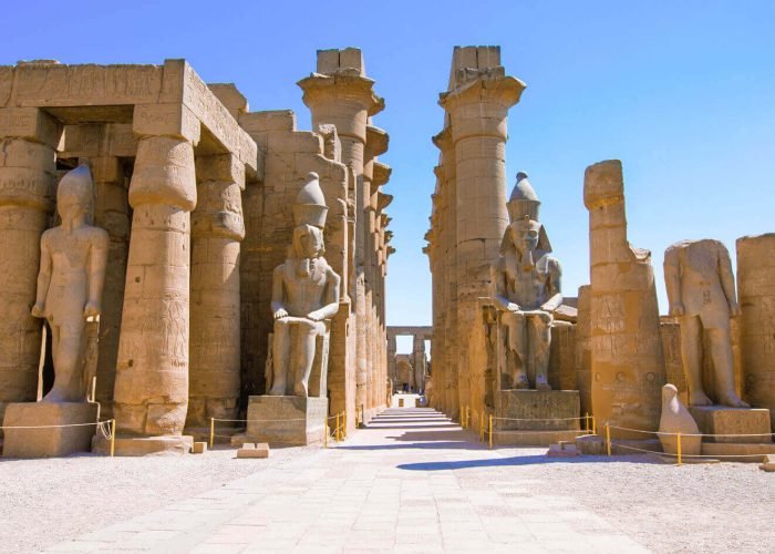 Le Meravigliose Statue Di Fronte Allingresso Del Tempio Di Luxor