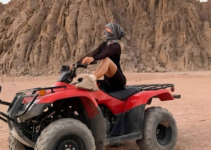 Una Splendida Foto Di Una Donna Su Un Quad Nel Deserto Di Marsa Alam