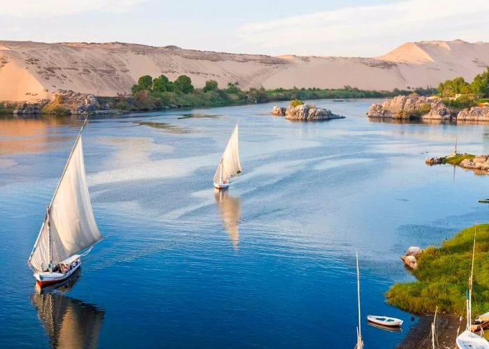 Unimmagine Sorprendente Di Alcune Feluche A Luxor